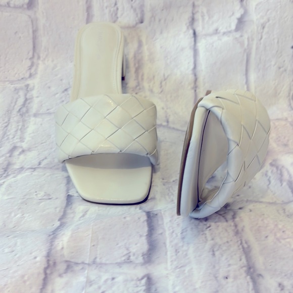 🔵”LIKE NEW” Marc Fisher Chic White Woven Slide Sandals - Picture 6 of 14